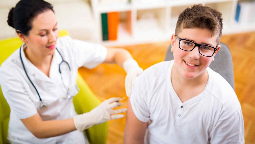 Meningitis, adolescentes y vacunas